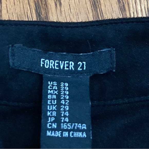 🌻FOREVER21🌻Black front lace-up shorts with faux back pockets size 29. ✨EUC✨ - Picture 3 of 7